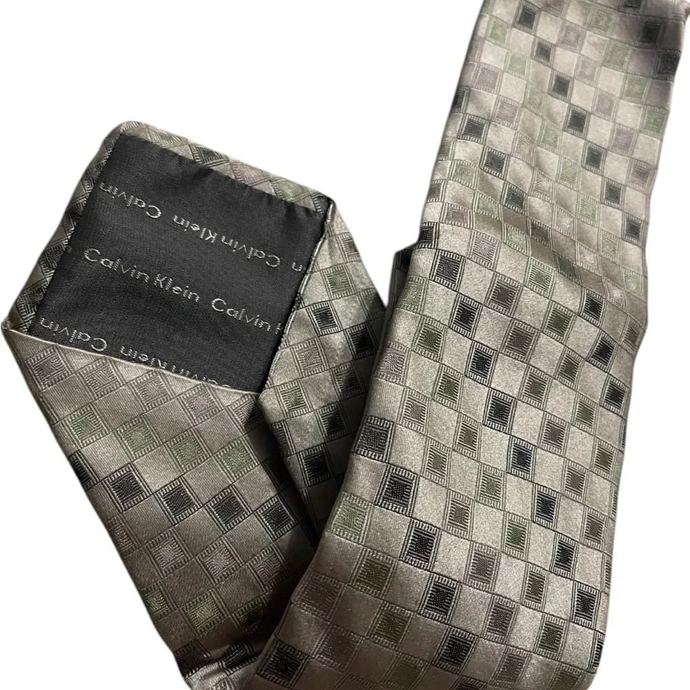 LOT OF 3 SILK NECK TIES KENNETH COLE REACTION / CALVIN KLEIN/ MICHAEL KORS MENS